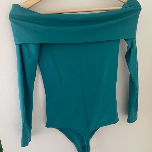 Aritzia Off-Shoulder Long Sleeve Bodysuit XS - Picture 2 of 2